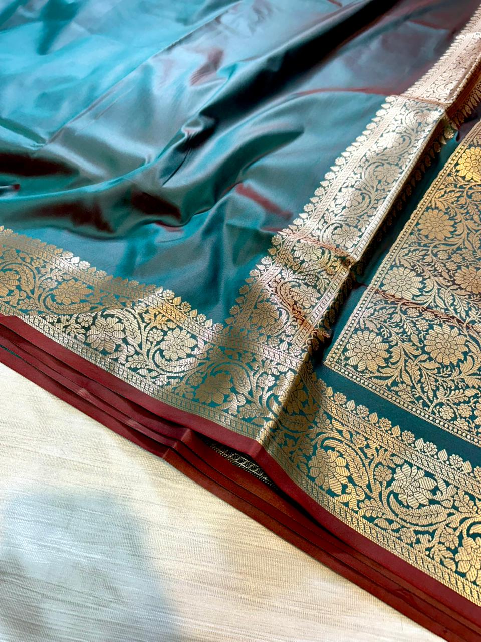 Emerald Green Plain Body Semi Katan Silk Banarasi Saree with Brocade Blouse | Dual Shade Lightweight Saree