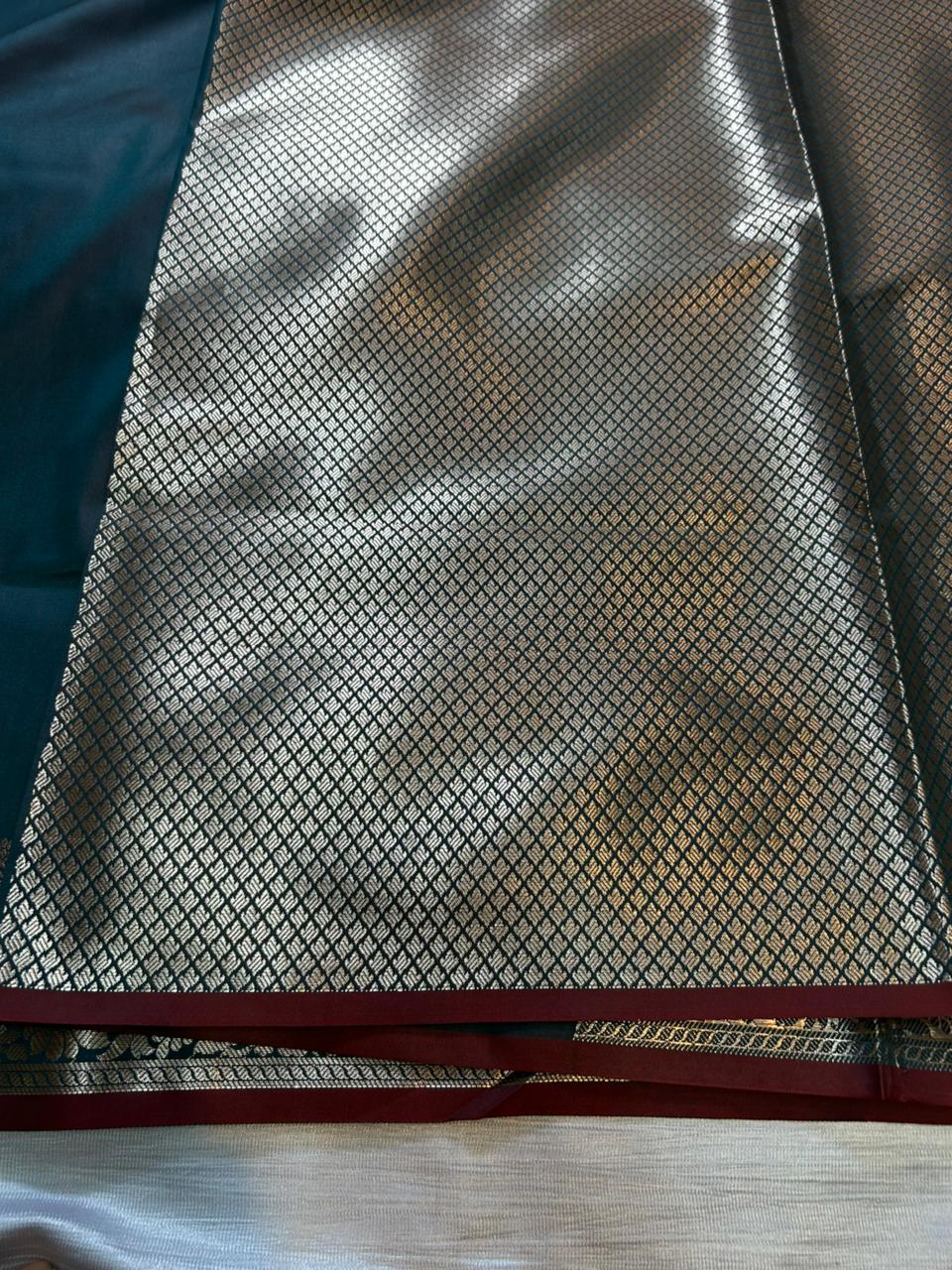 Emerald Green Plain Body Semi Katan Silk Banarasi Saree with Brocade Blouse | Dual Shade Lightweight Saree