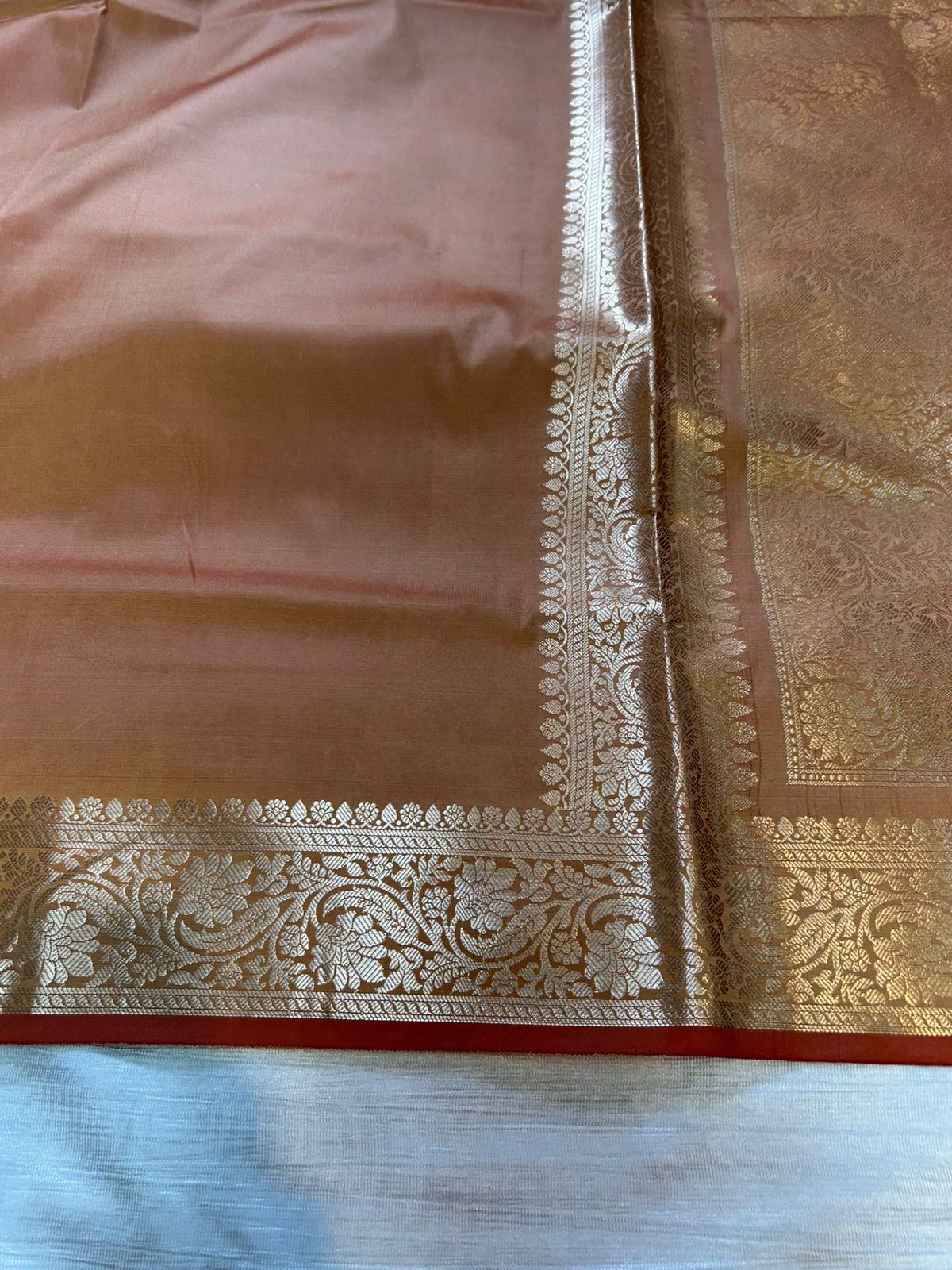 Sari Banarasi de seda de Almendra Cobre Semi Katán con Blusa Brocada | Sari Ligero Tejido de Zari Dorado