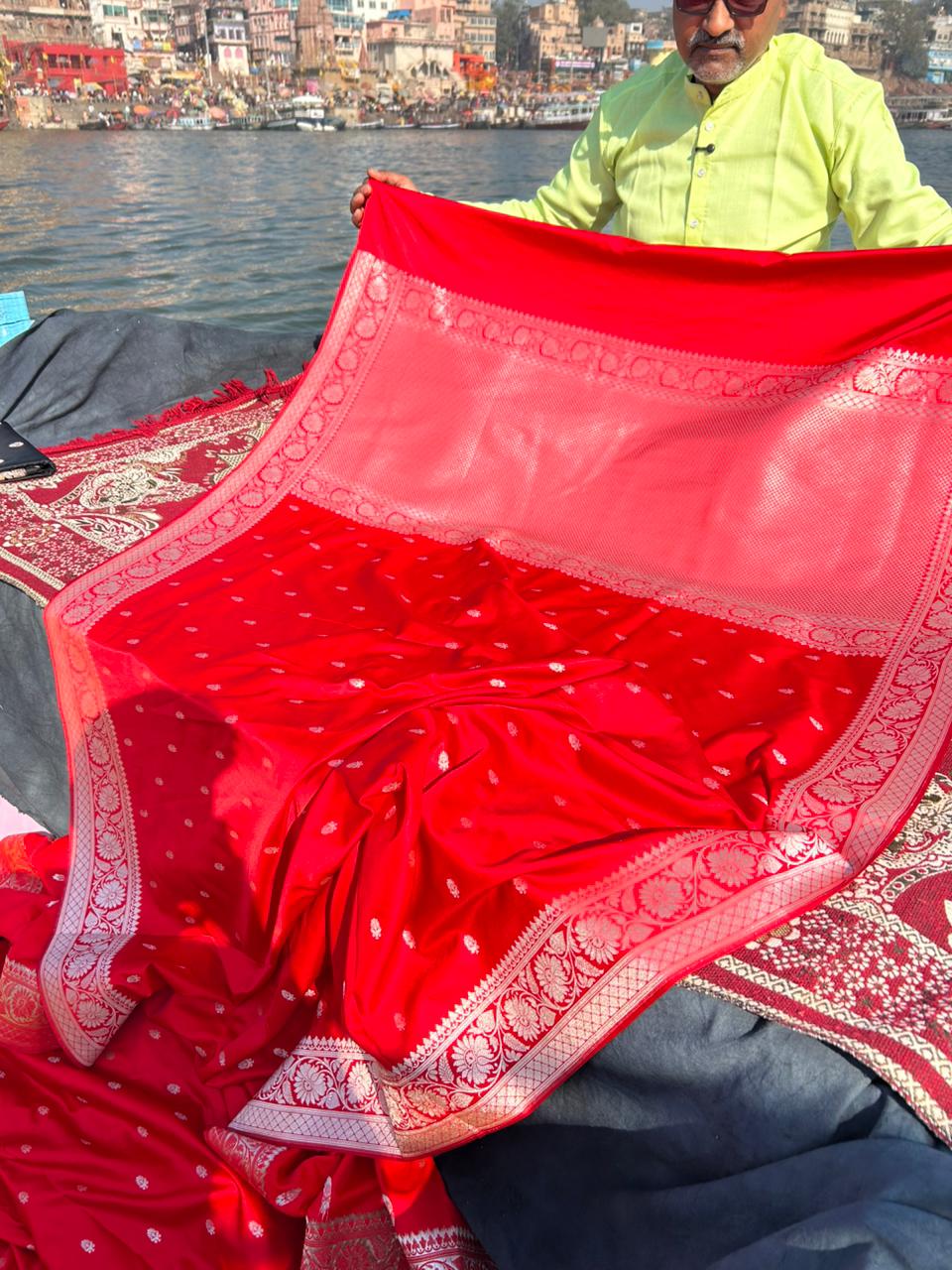 Actress Samantha Inspired Red Banarasi Mashru Silk Saree – Floral Jal Border, Fancy Butti Design, Lightweight Wedding Saree