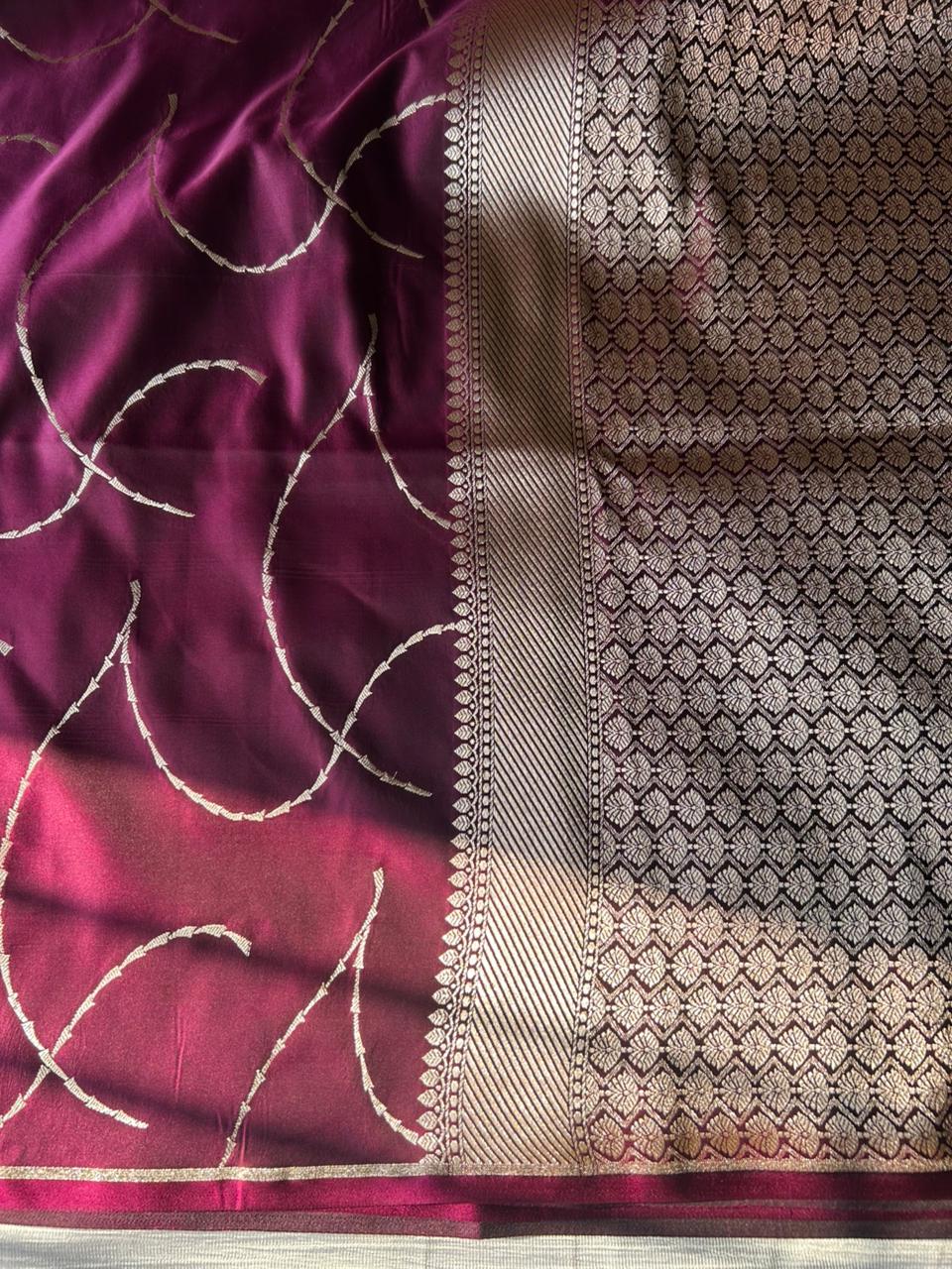 Premium Borderless Geometrical Lahriya Silk Saree | Lightweight Soft Zari Woven Saree
