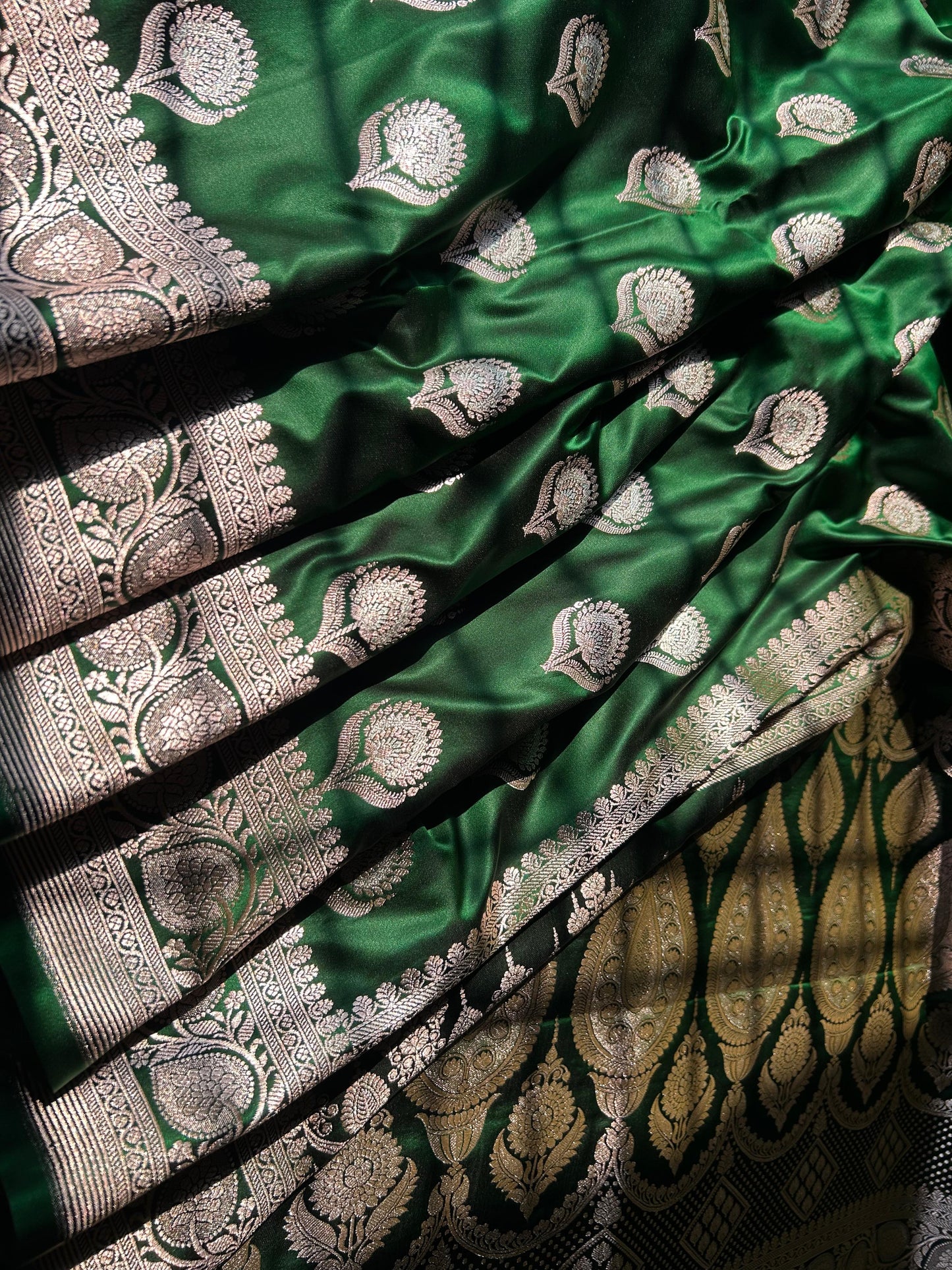Bottle Green Sona Rupa Butta Mashru Silk Saree – Elegant Heritage in Every Drape