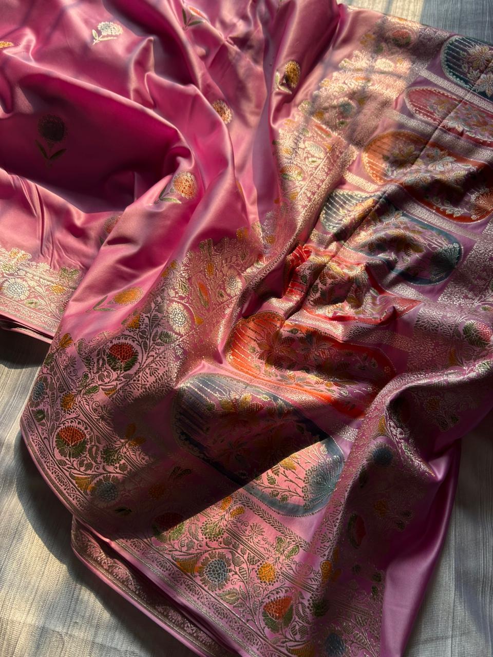 Sari de seda mashru rosa bebé con pallu Meenakari pintado a mano
