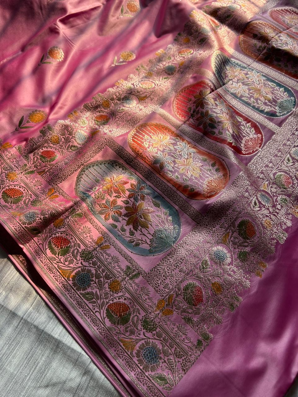 Sari de seda mashru rosa bebé con pallu Meenakari pintado a mano