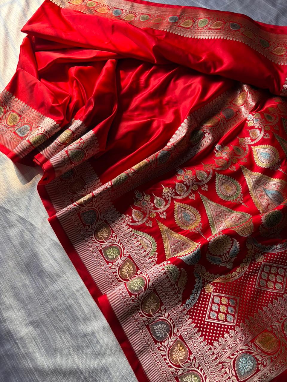 Hath Rang Lal Mirchi Red Mashru Silk Saree | Hand Painted Meenakari Border & Pallu | Premium Soft Silk Banarasi Saree