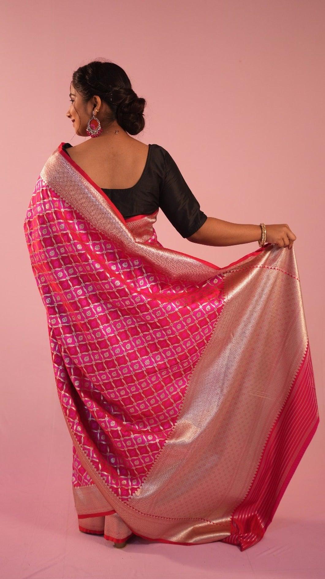 Sari kart de color rosa fuerte
