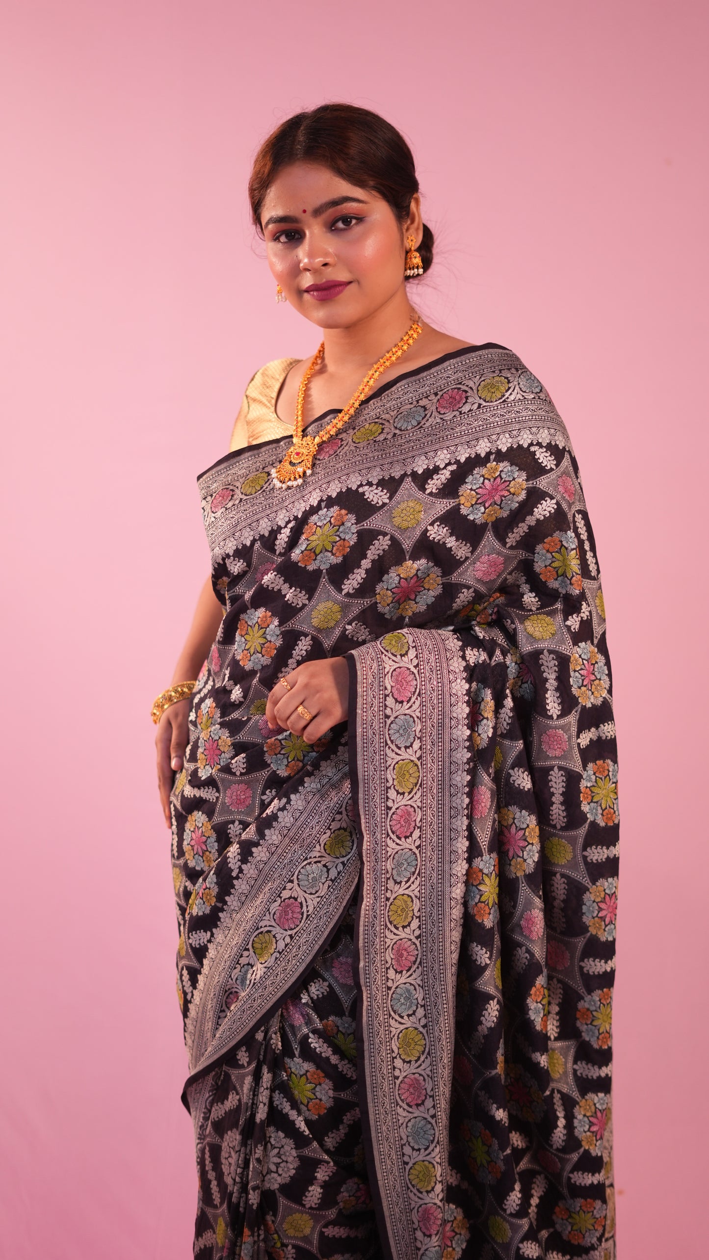 Semi katan aada butti saree&nbsp;