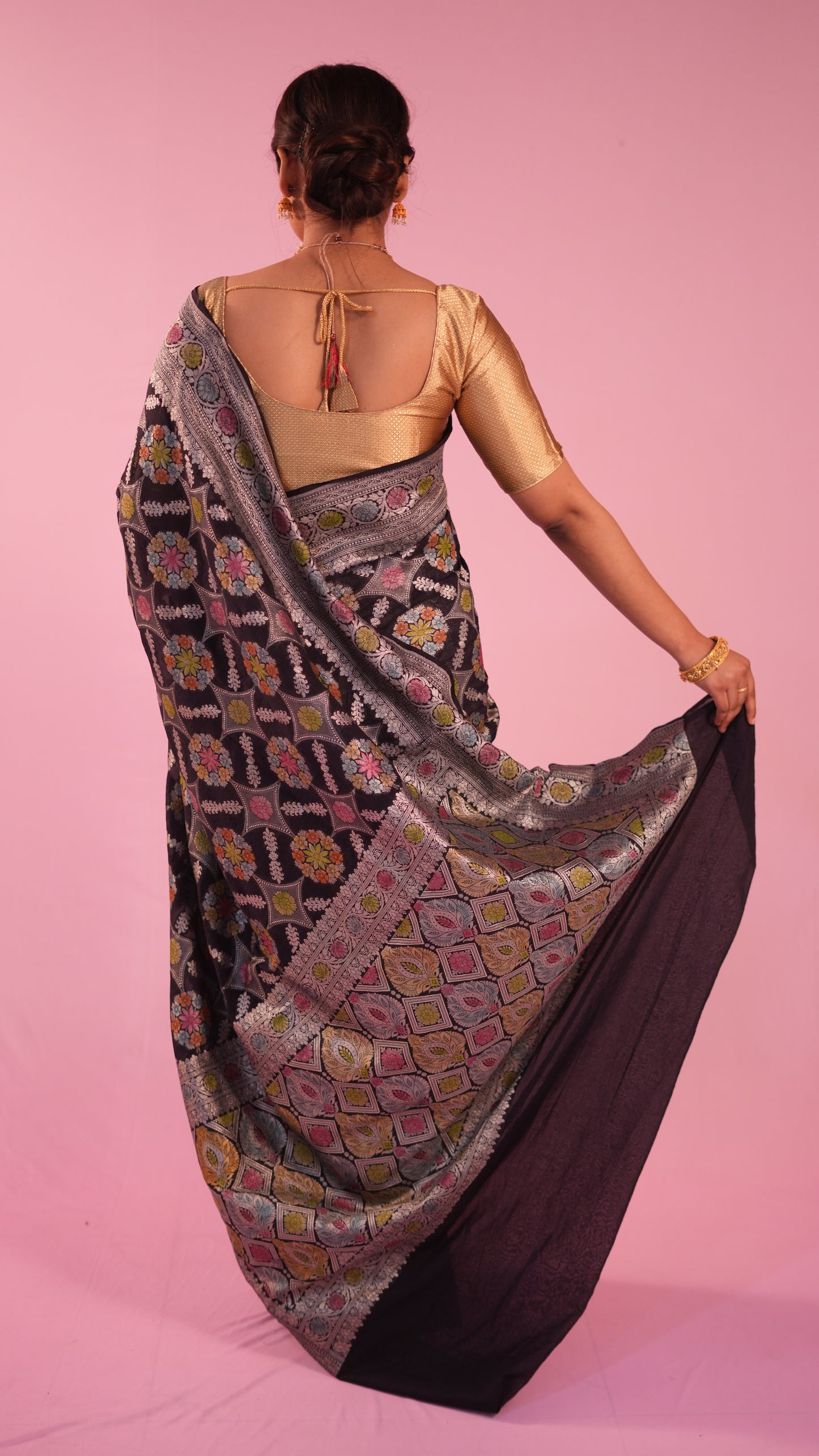 Semi katan aada butti saree&nbsp;