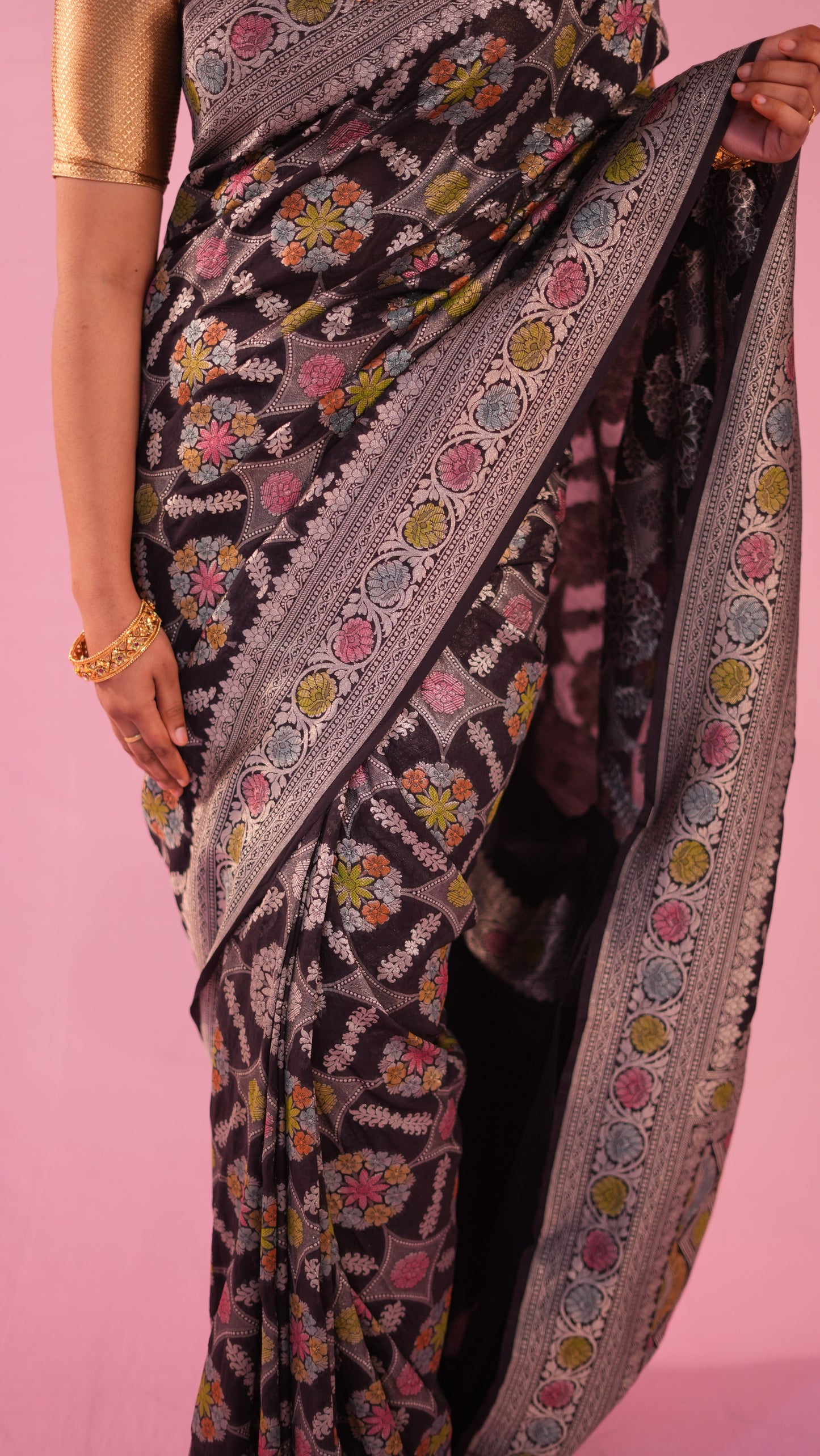 Semi katan aada butti saree&nbsp;