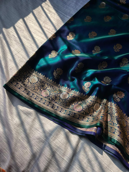 Exclusivo Sari de Meenakari con Doble Tono Azul Pavo Real y Zari Plateado – Sari de Diseño Premium para Fiestas