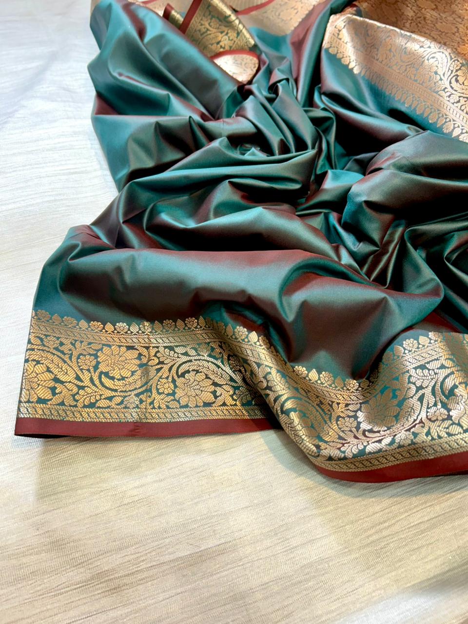 Emerald Green Plain Body Semi Katan Silk Banarasi Saree with Brocade Blouse | Dual Shade Lightweight Saree