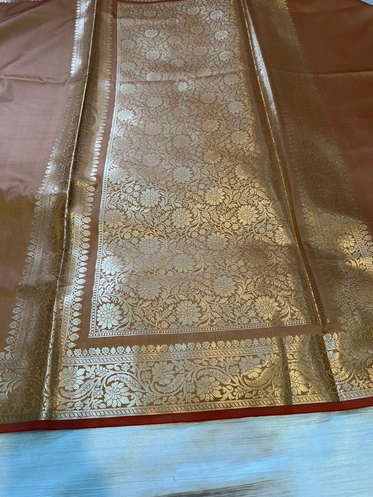 Sari Banarasi de seda de Almendra Cobre Semi Katán con Blusa Brocada | Sari Ligero Tejido de Zari Dorado
