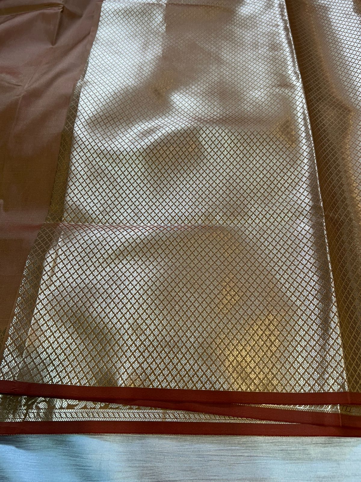 Sari Banarasi de seda de Almendra Cobre Semi Katán con Blusa Brocada | Sari Ligero Tejido de Zari Dorado