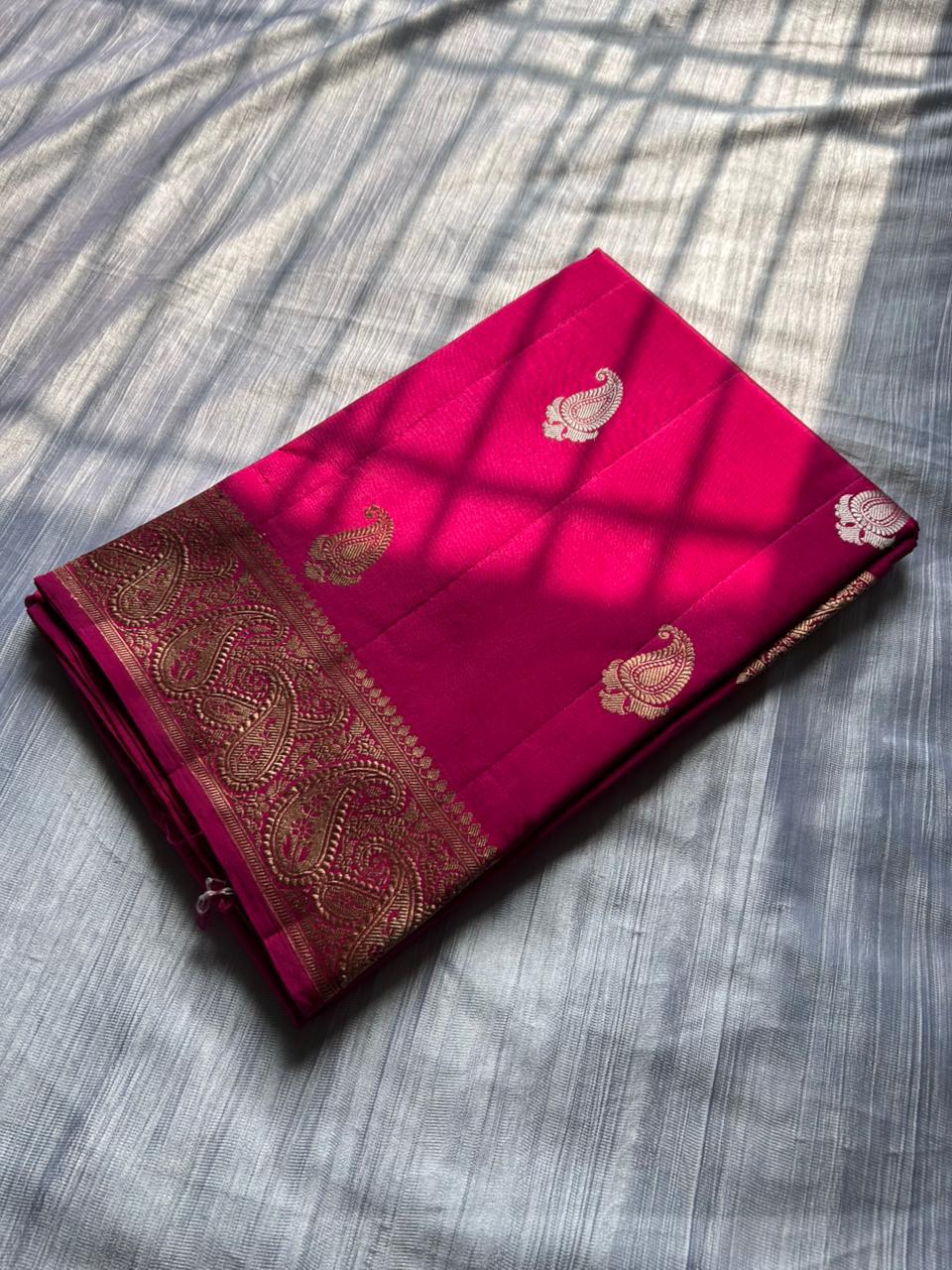 Sari Banarasi Maharani Rosa Hecho a Mano Kandua Rupa Sona