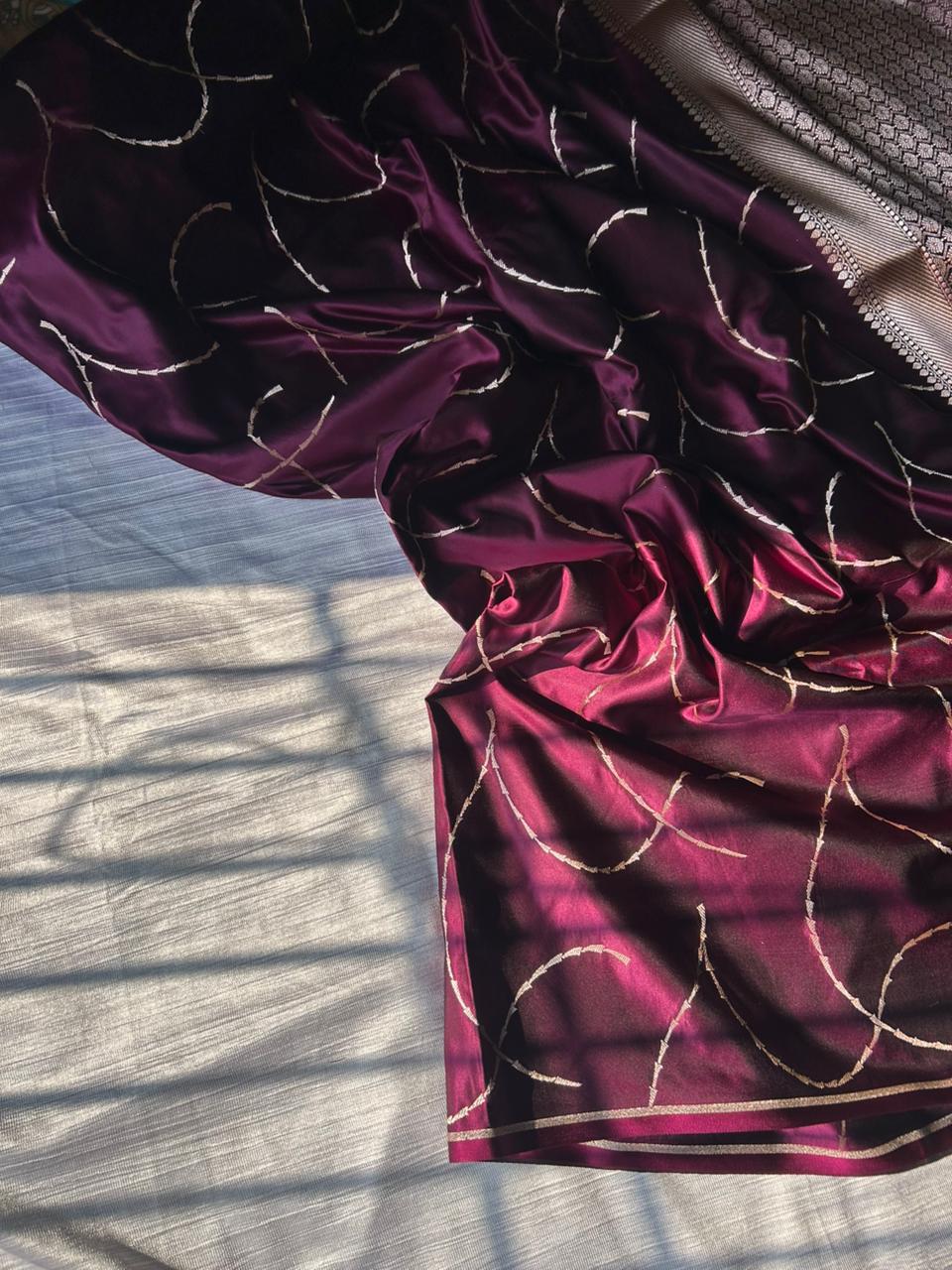 Premium Borderless Geometrical Lahriya Silk Saree | Lightweight Soft Zari Woven Saree