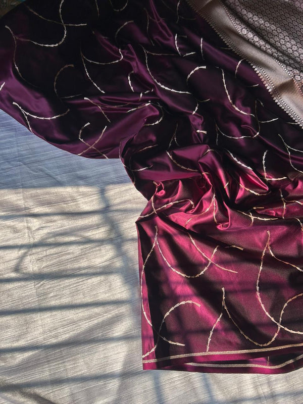 Premium Borderless Geometrical Lahriya Silk Saree | Lightweight Soft Zari Woven Saree