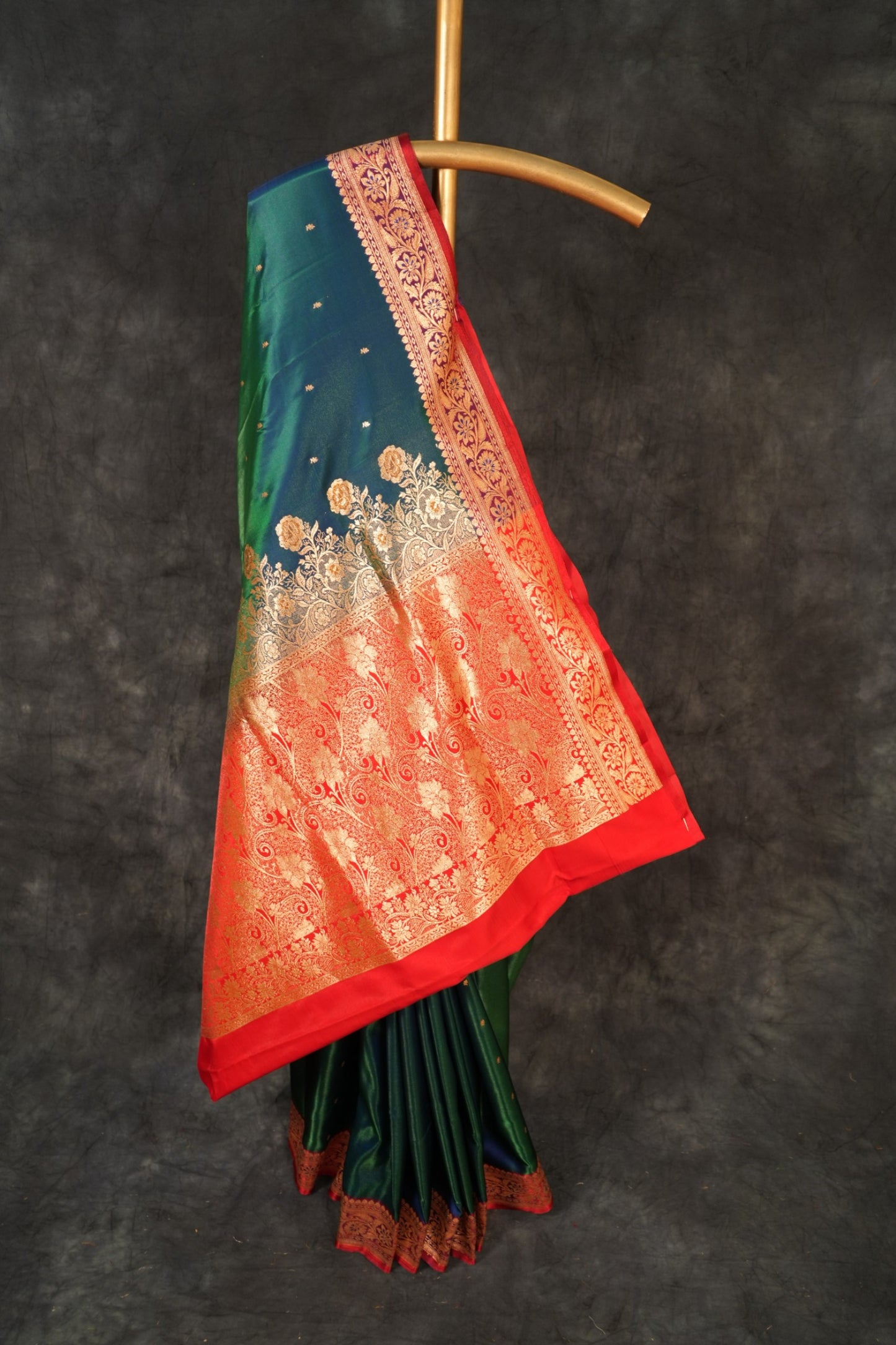 🦚 Peacock Green Satin Handloom Saree