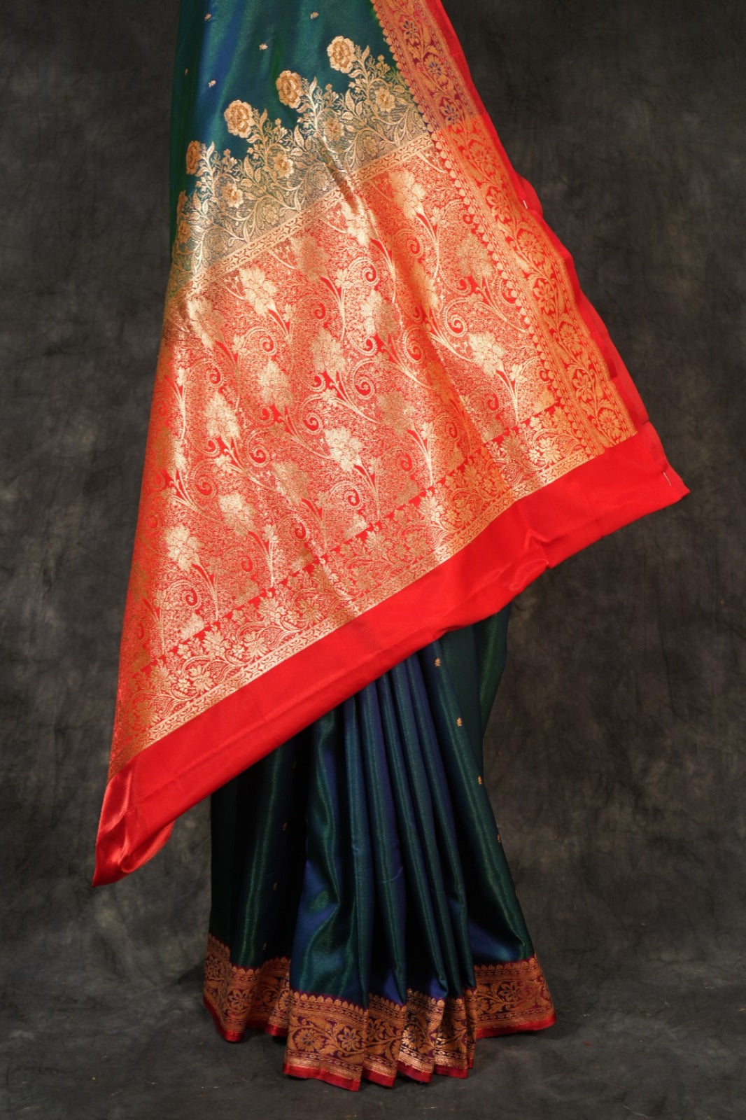 🦚 Peacock Green Satin Handloom Saree